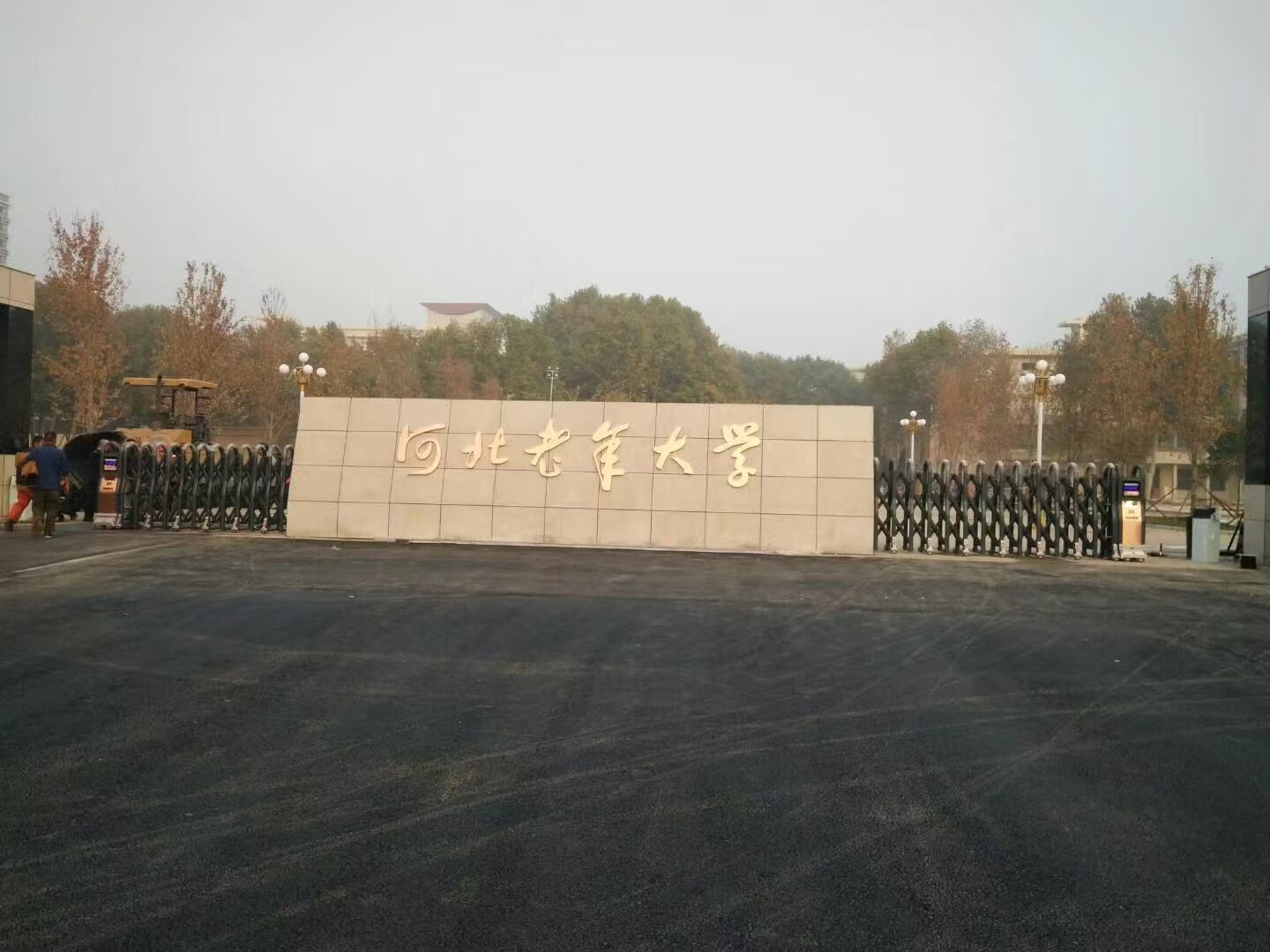 河北省石家庄市河北老年大学伸缩门